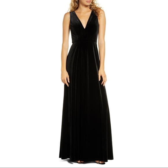 Lulus Dresses & Skirts - Lulu’s Besame Night V-Neck Velvet Gown